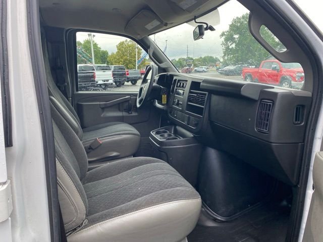 Used 2024 White Chevrolet Work Van image 29