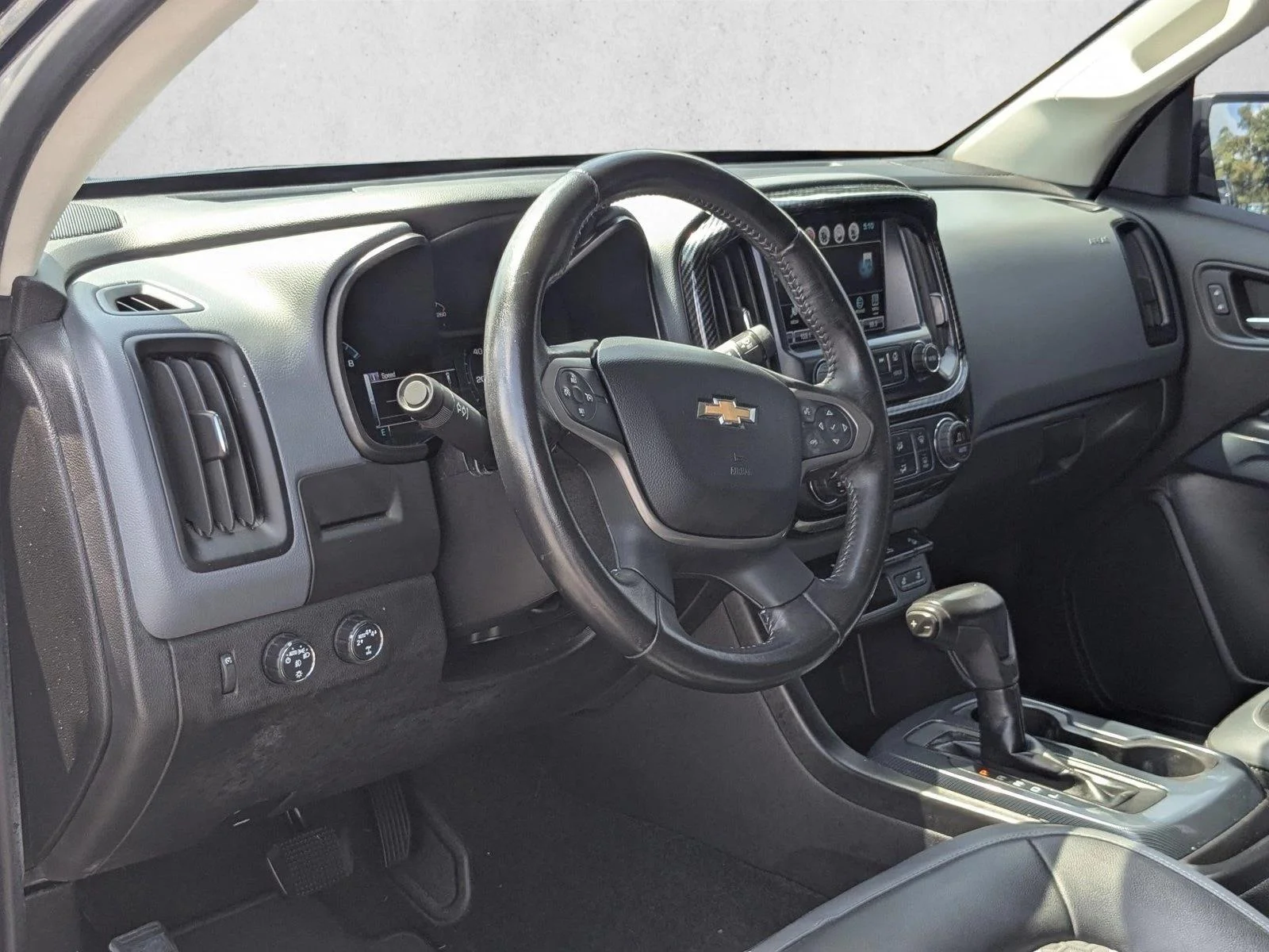Used 2018 Black Chevrolet 4WD Z71 image 9