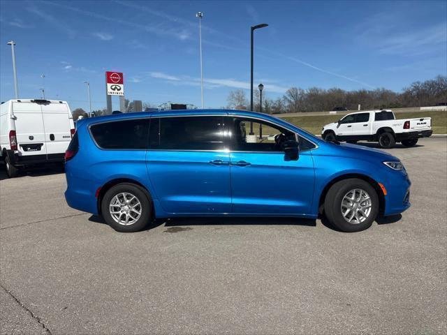 New 2026 Hydro Blue Pearl-Coat Exterior Paint Chrysler Select image 10