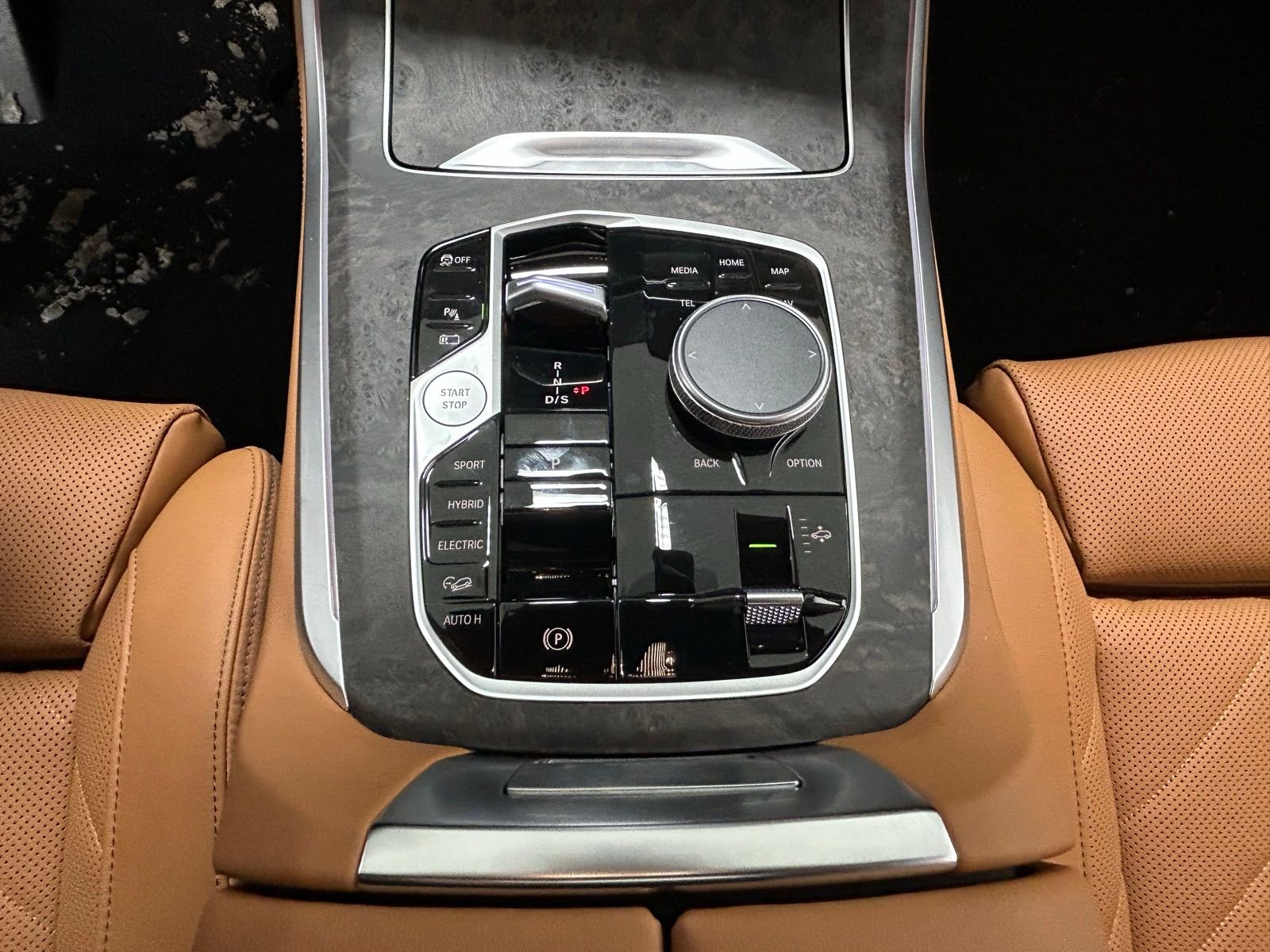 New 2026 Carbon Black Metallic BMW xDrive50e image 37