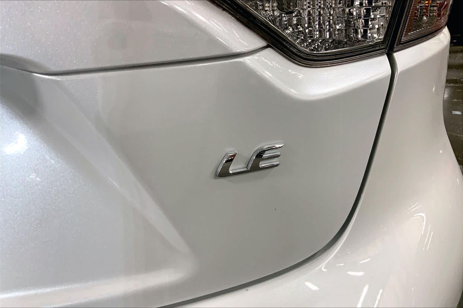 Used 2024 Wind Chill Pearl Toyota LE image 9