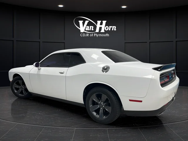 Used 2019 White Dodge SXT image 5