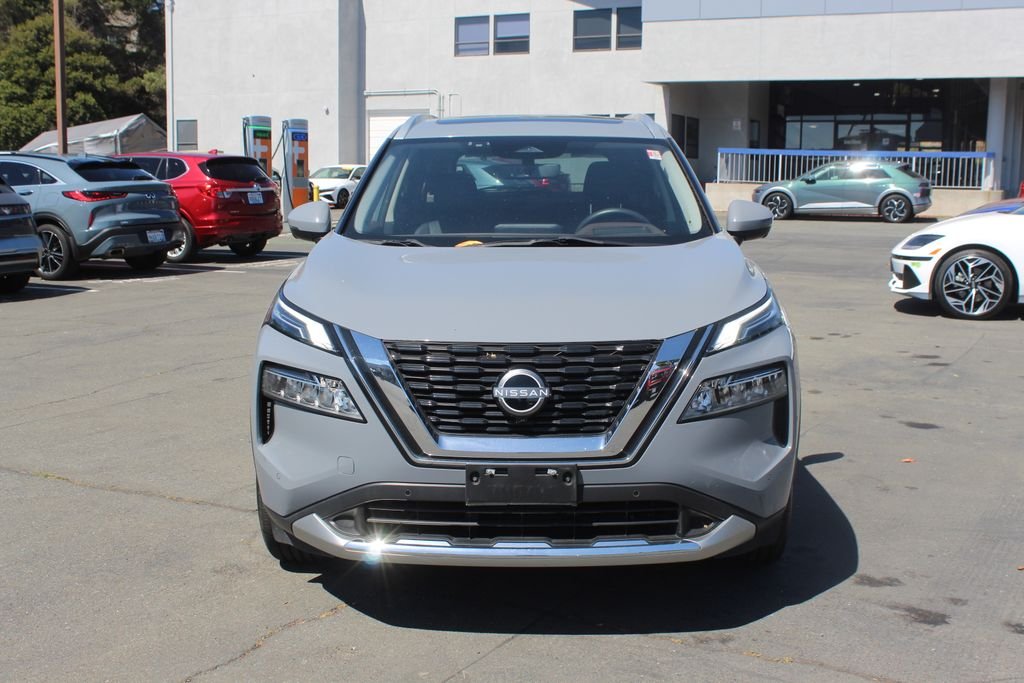 Used 2023 Gray Nissan Platinum image 4