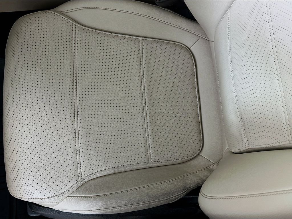 Certified Used 2024 Black Mercedes-Benz GLC 300 image 18