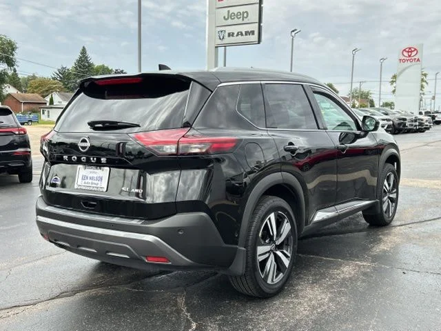 Used 2022 Black Nissan SL image 9
