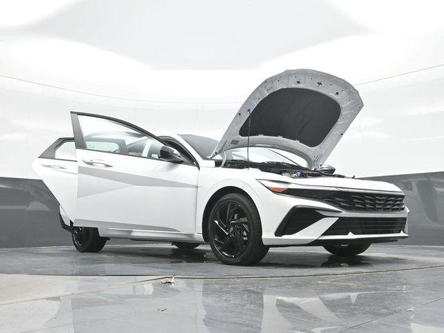 New 2026 White Hyundai SEL Sport Plus image 22