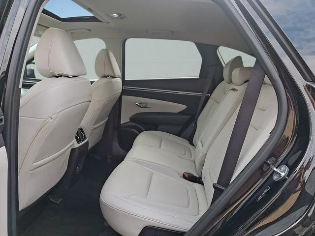 Used 2024 Black Hyundai SEL image 10