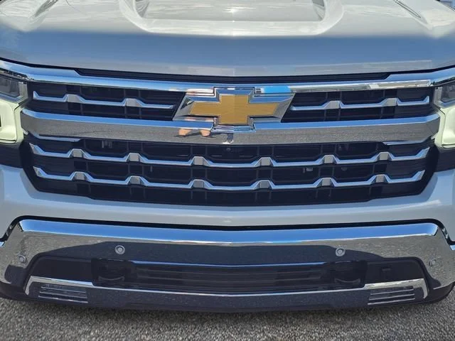 Used 2023 Iridescent Pearl Tricoat Chevrolet LTZ image 4