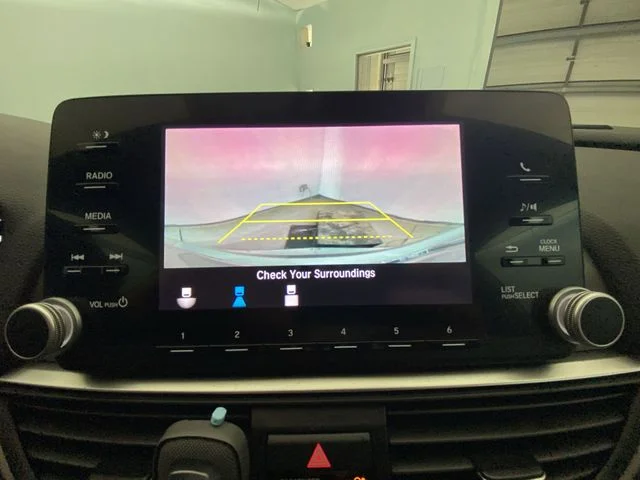 Used 2018  Honda LX image 17