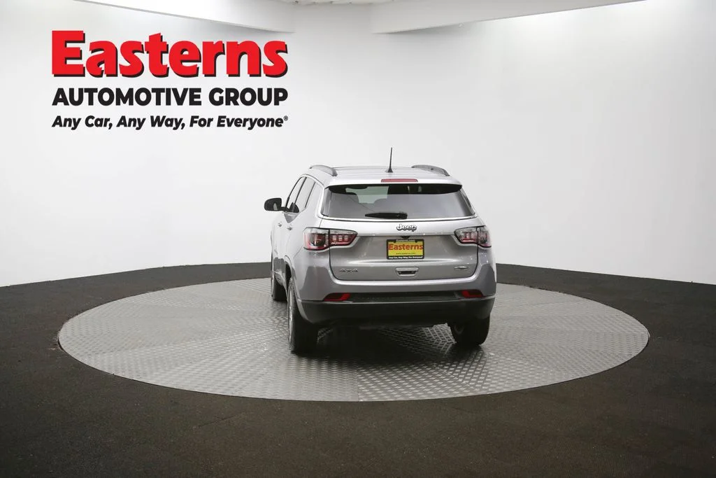 Used 2022 Silver Jeep Latitude image 63