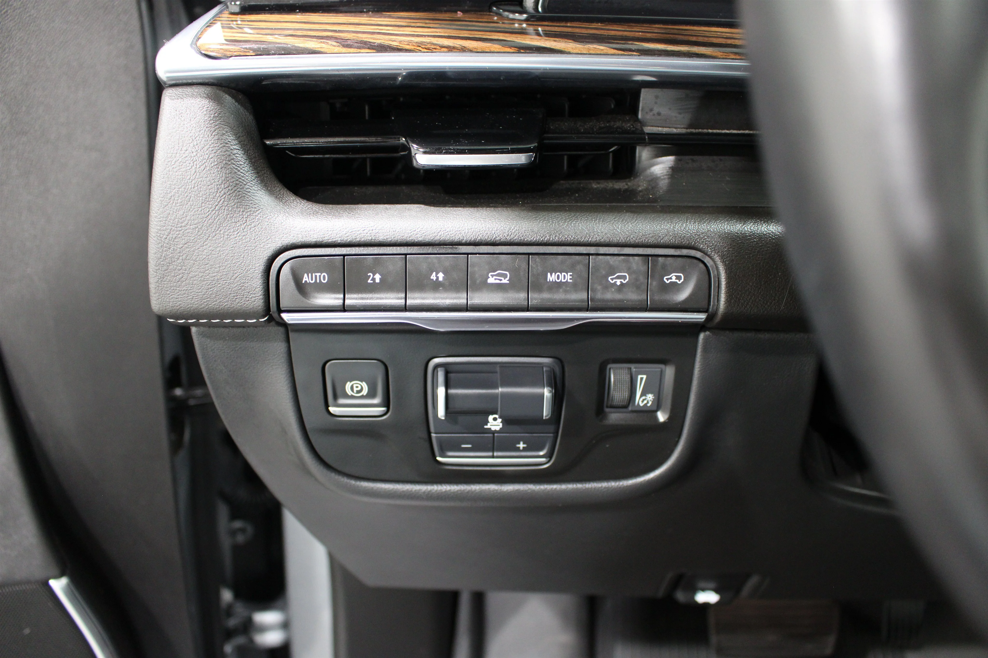 2024 Cadillac Escalade Premium Luxury - Photo 9