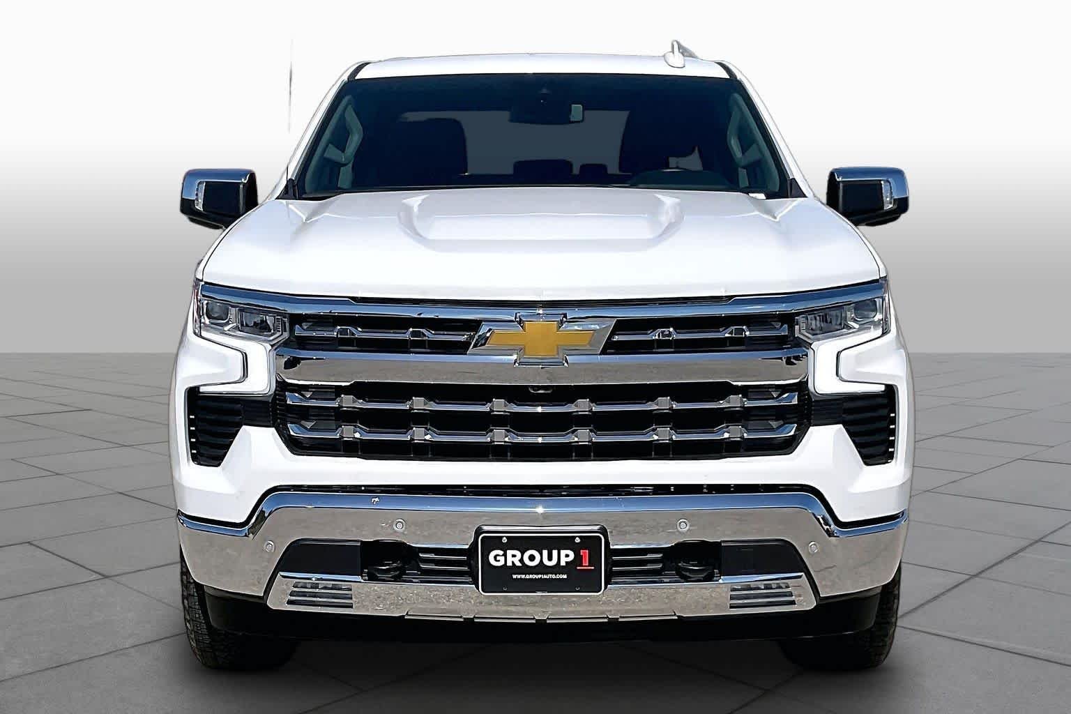 Used 2025 Summit White Chevrolet LTZ image 4