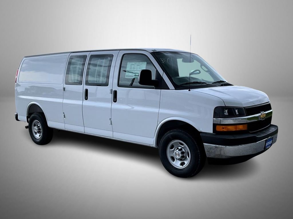 New 2026 Summit White Chevrolet 1WT image 3