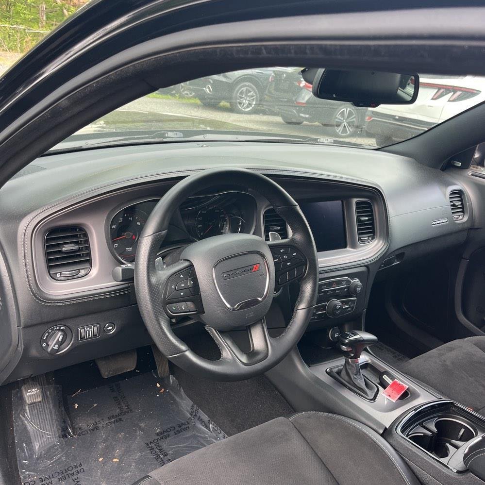 Used 2023  DODGE RT image 4