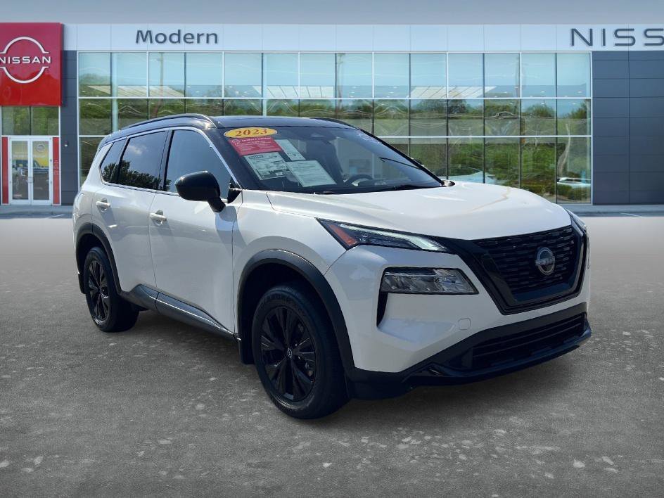Used 2023 Pearl White Tricoat/Super Black Nissan SV image 3