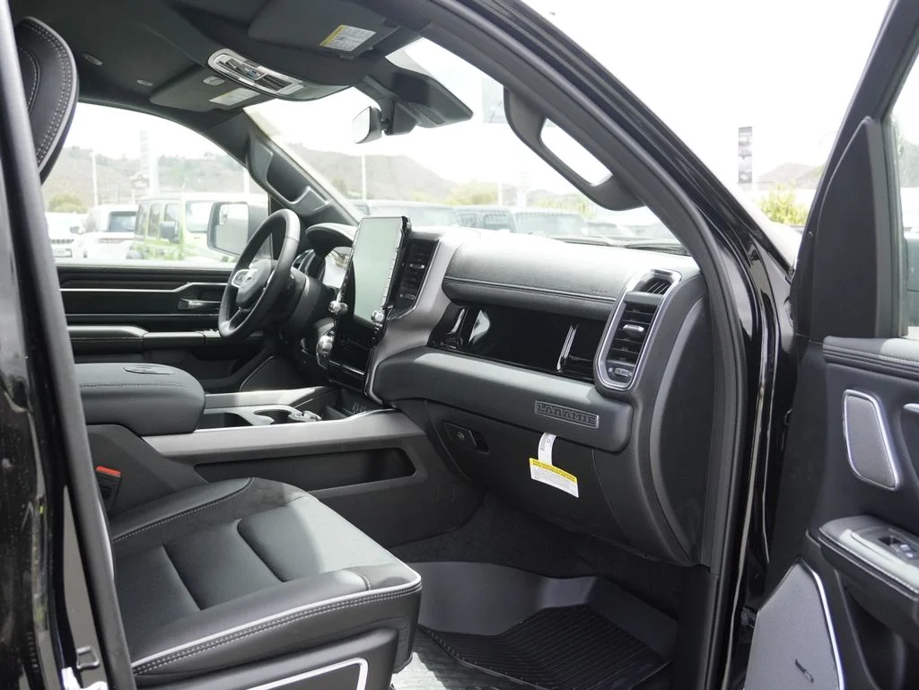 New 2026 Diamond Black Crystal Pearl-Coat Exterior Paint RAM Laramie image 26