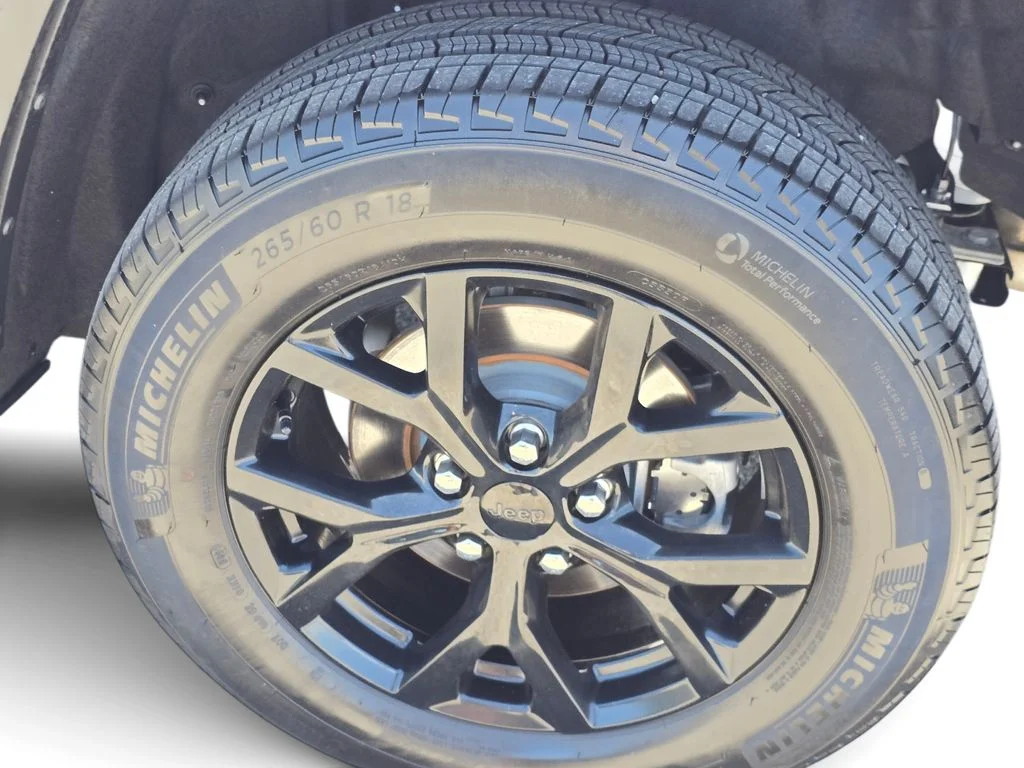 Used 2025 White Jeep Altitude X image 11