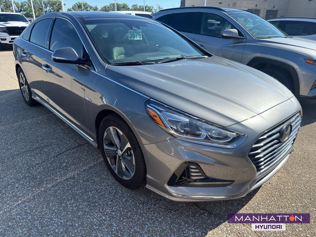Used 2018 Metropolis Gray Hyundai Limited image 1