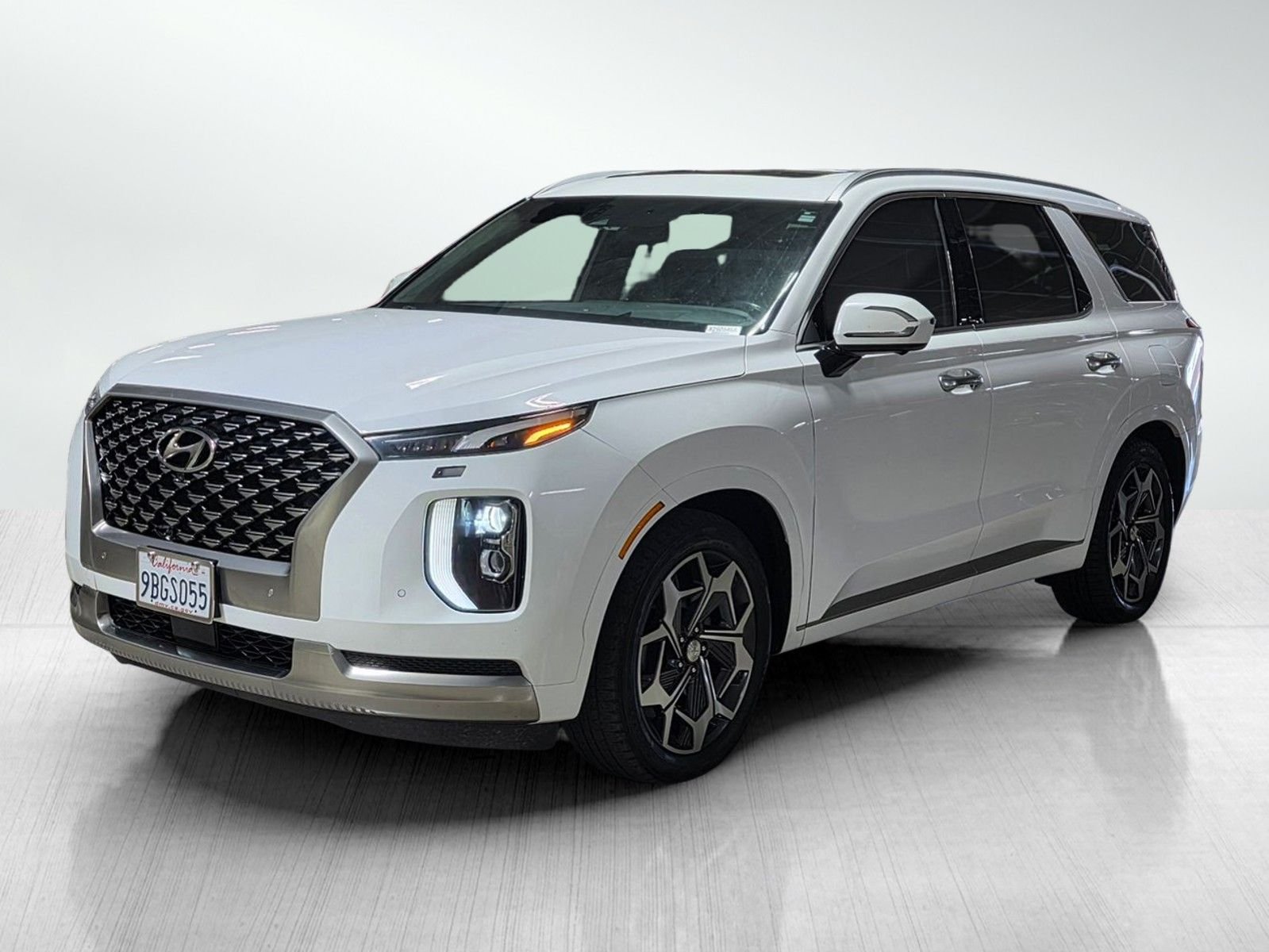 Used 2022 Hyper White Hyundai Calligraphy image 3