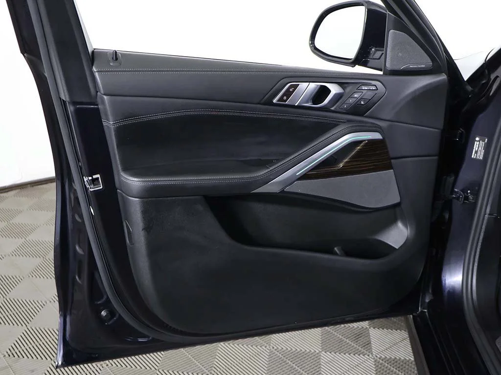 Used 2024 Carbon Black Metallic BMW xDrive40i image 28