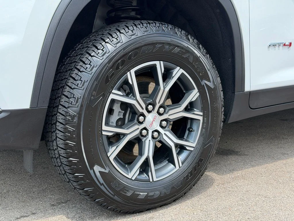 Used 2024 White GMC AT4 image 28