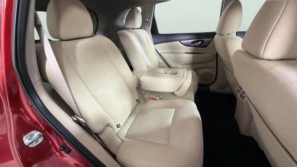 Used 2016 Red Nissan S image 29