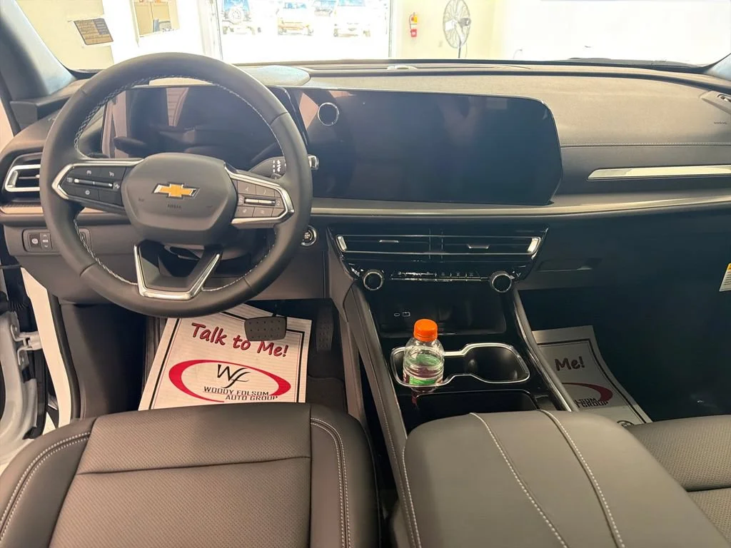 New 2027 Summit White Chevrolet LT image 15