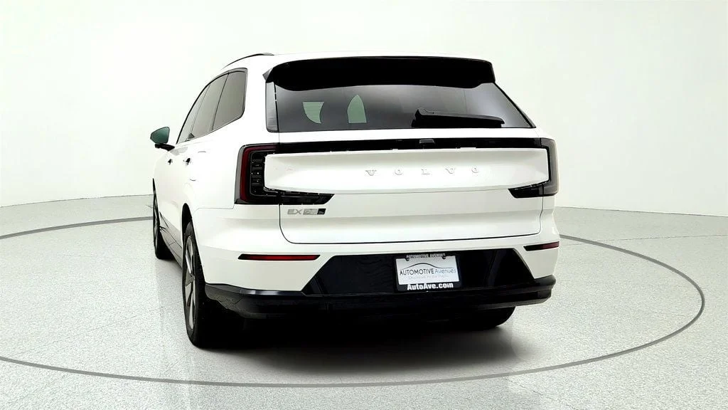 Used 2025 Crystal White Metallic Volvo Twin Motor Plus 6-Seater image 6
