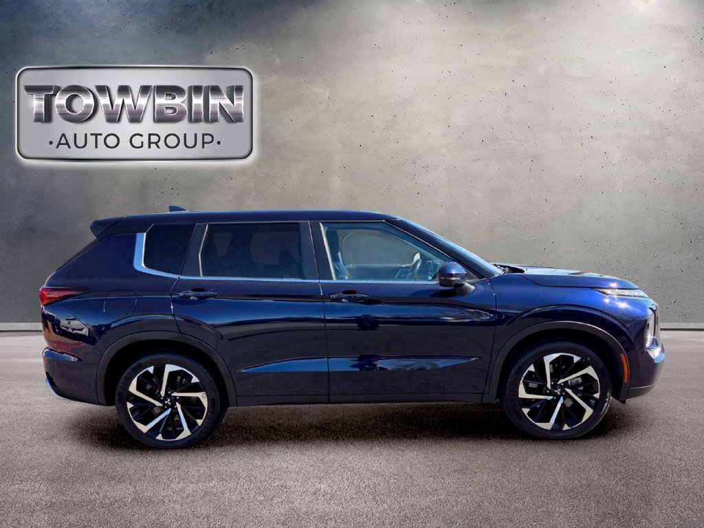 Used 2022  Mitsubishi  image 3