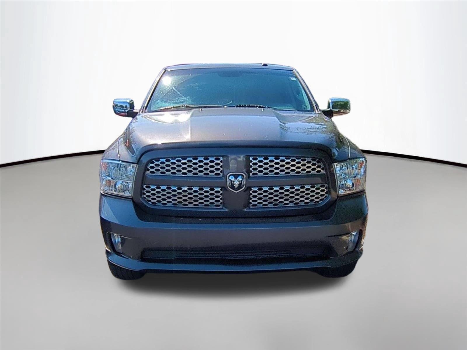 Used 2017 Granite Crystal Metallic Clearcoat Ram Express image 2