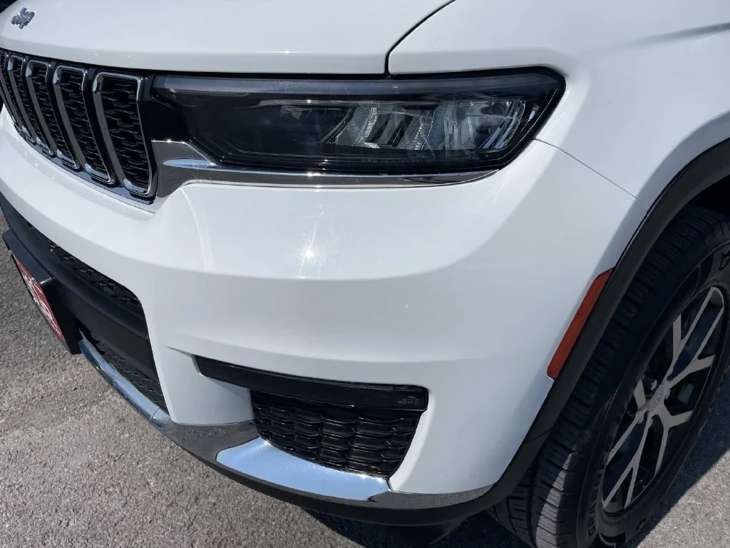 Used 2023 White Jeep Limited image 35