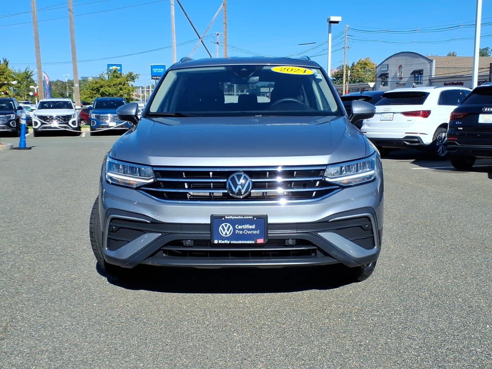 Certified Used 2024 Pyrite Silver Metallic Volkswagen SE image 2