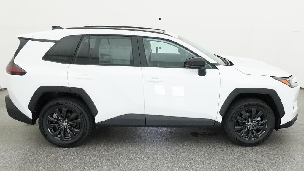 New 2026 Ice Cap Toyota XLE Premium image 13