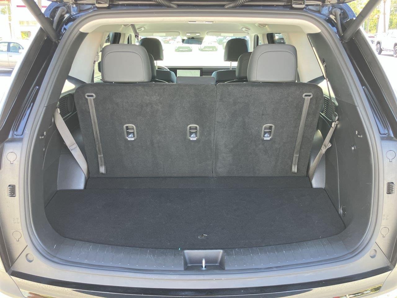 Used 2026 Black (Abyss Black Pearl) Hyundai SEL 7-Passenger image 28