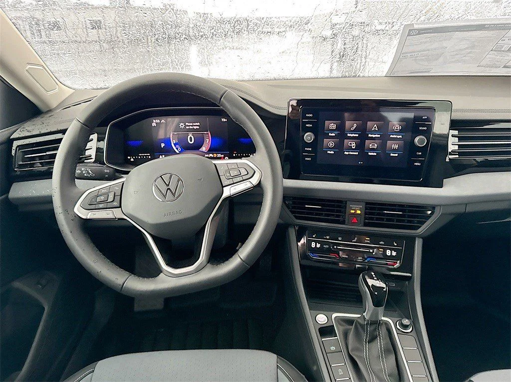 Used 2025 White Pearl Volkswagen 1.5T SE image 24
