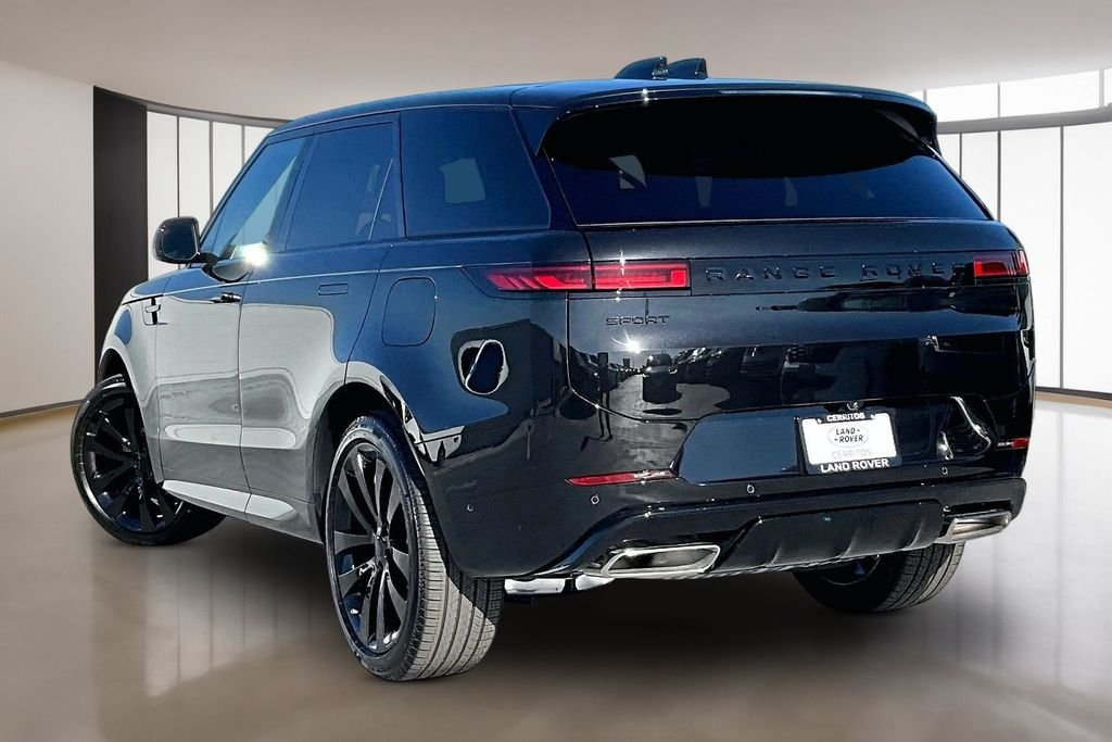 New 2026 SANTORINI BLACK Land Rover Dynamic SE image 3
