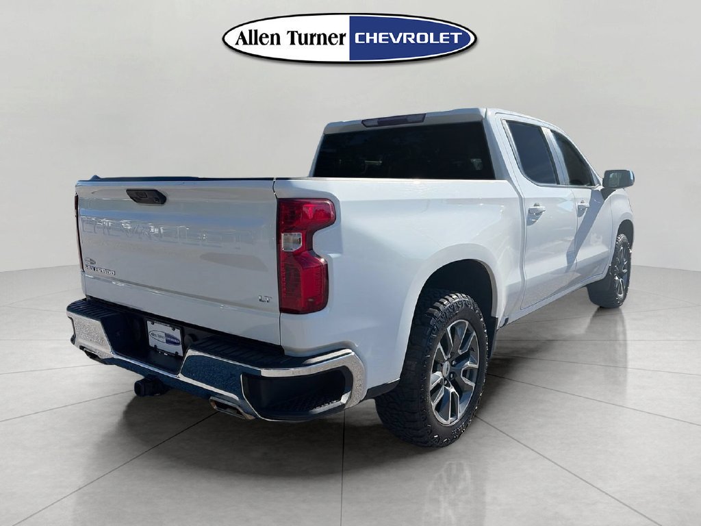Used 2024 Summit White Chevrolet LT image 4