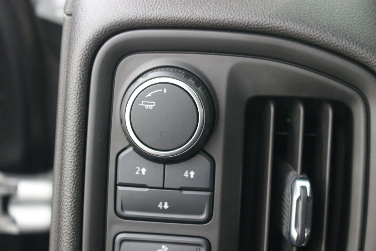 Used 2023 Silver Ice Metallic Chevrolet Custom image 19