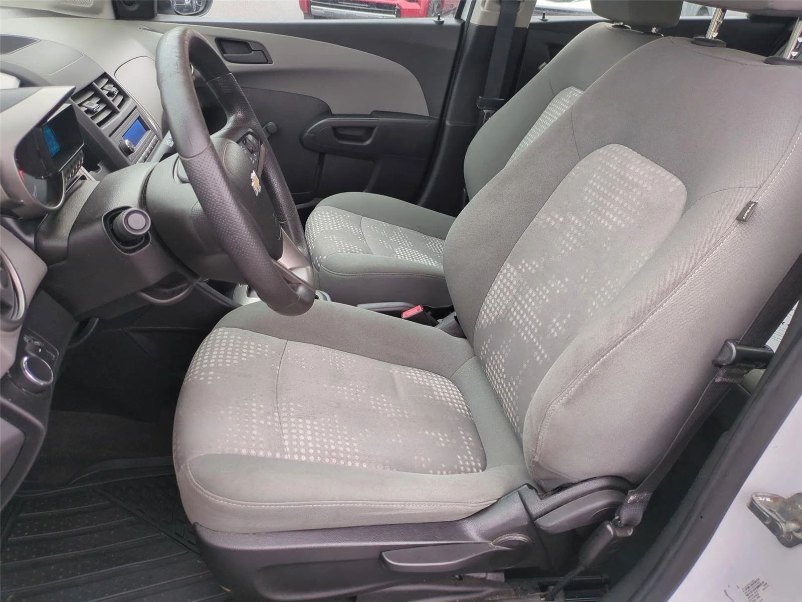 Used 2016 Summit White Chevrolet LS image 17