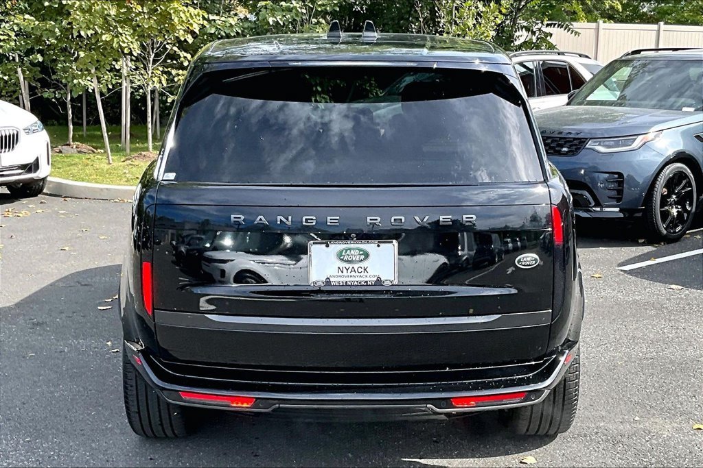 Used 2023 Black Land Rover SE image 4