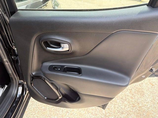 Used 2018 Black Jeep Altitude image 17