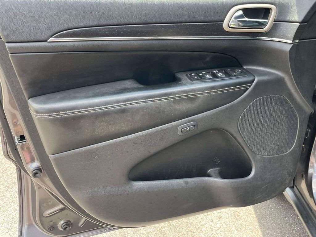 Used 2017 Gray Jeep Limited image 16
