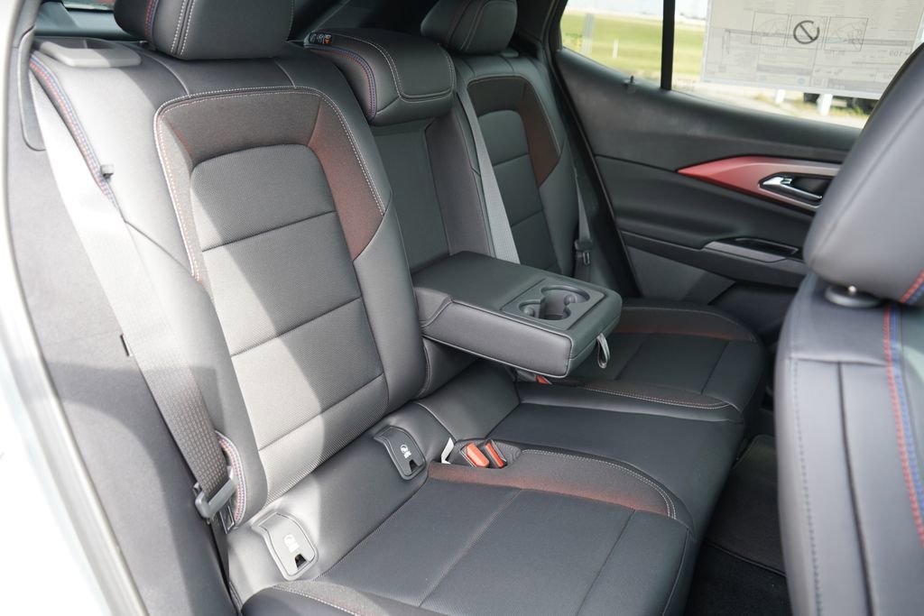2025 Chevrolet Equinox EV RS - Photo 26
