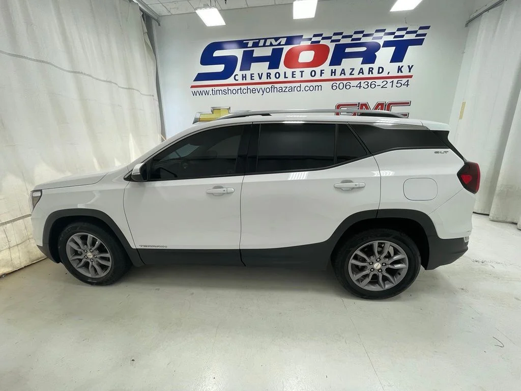 Used 2022 White GMC SLT image 11