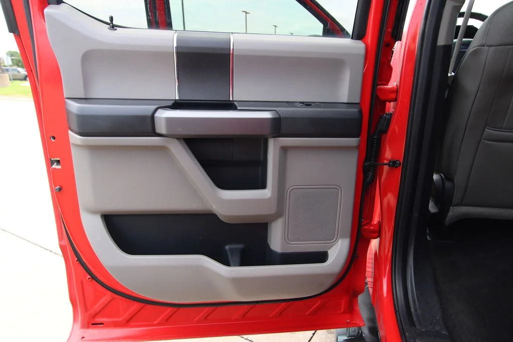 Used 2015 Red Ford XLT image 31