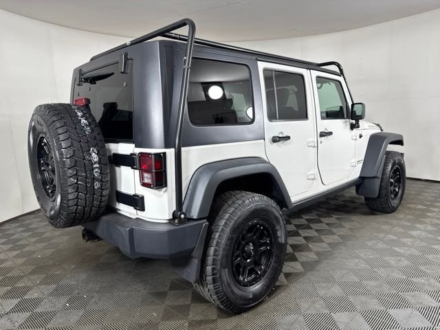 Used 2010 White Jeep Unlimited Rubicon image 3