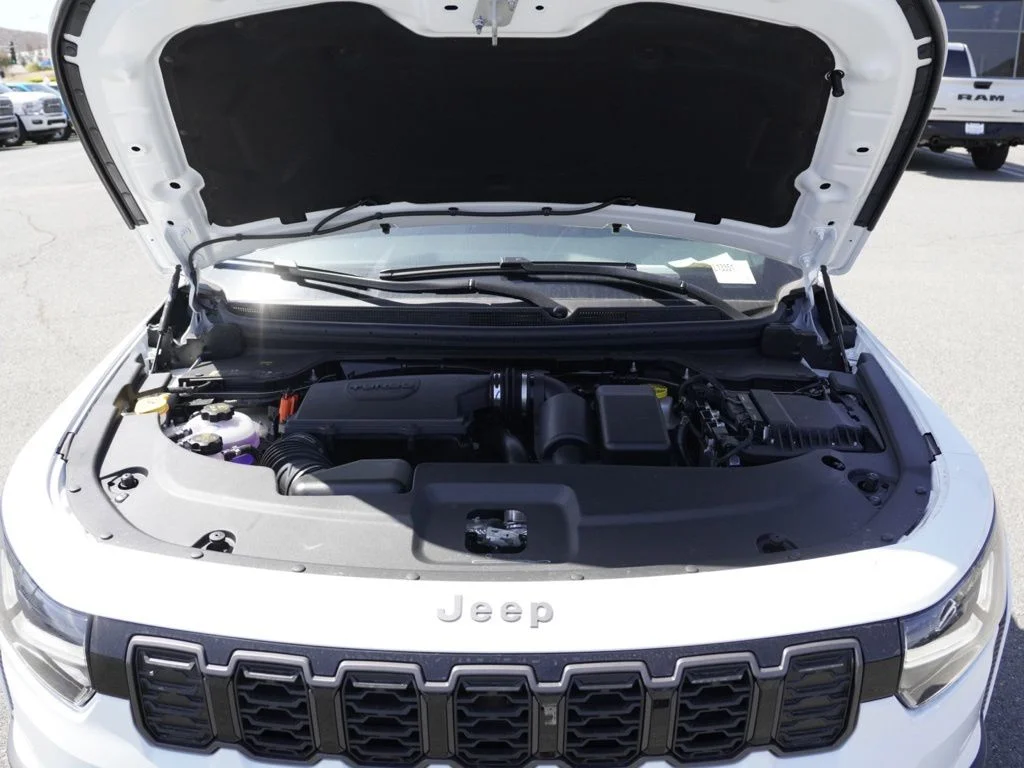 New 2026 Bright White Clear-Coat Exterior Paint Jeep Limited image 28