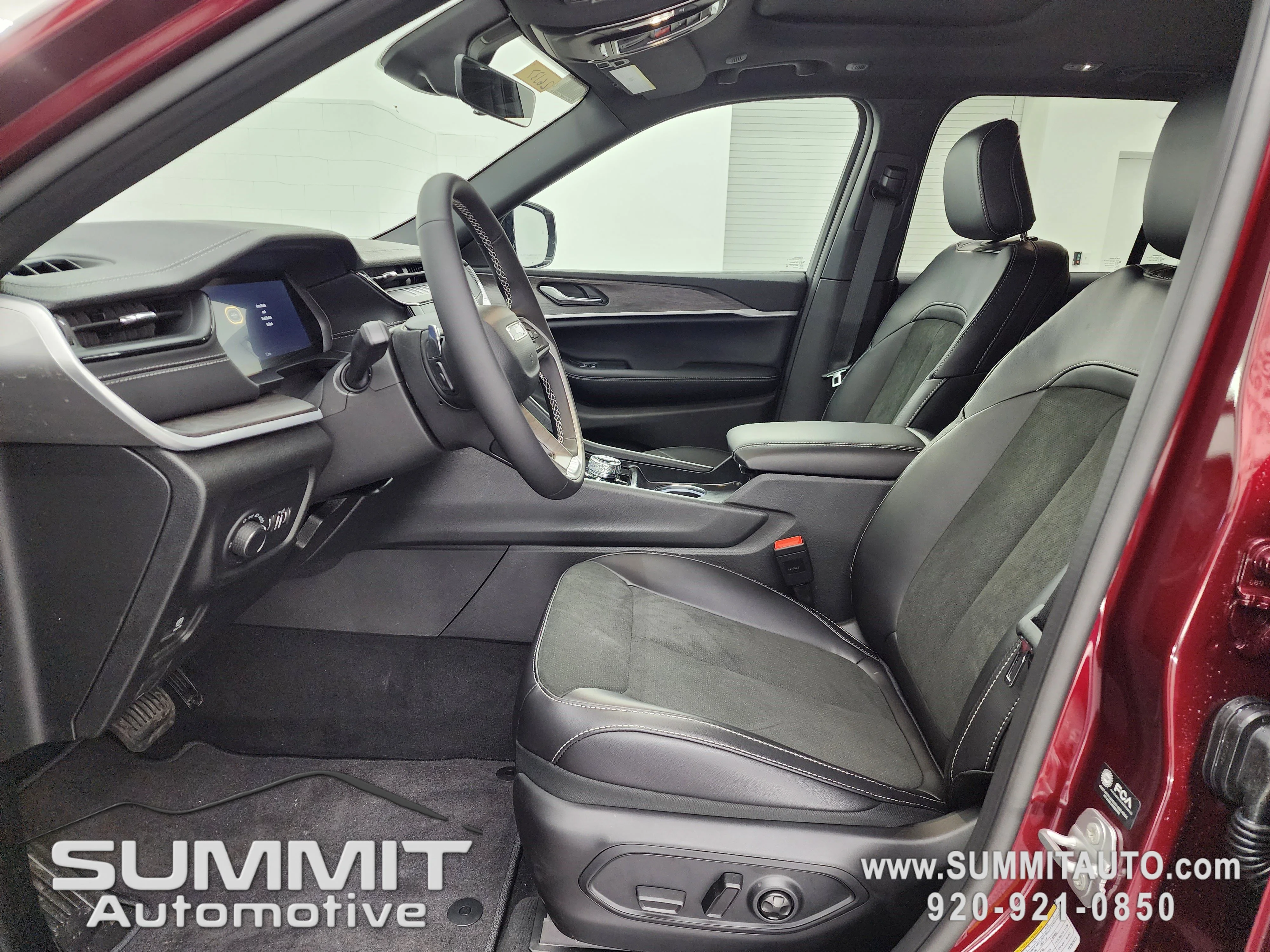 New 2026 Velvet Red Pearl-Coat Exterior Paint Jeep Altitude image 8