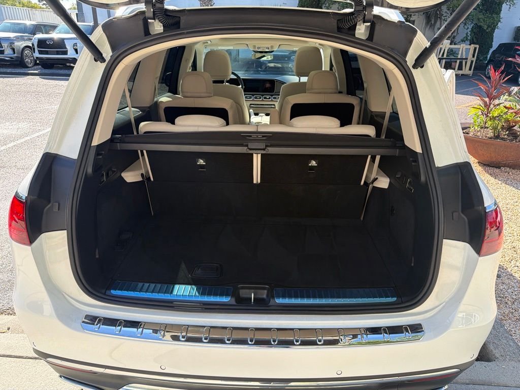 Certified Used 2026  Mercedes-Benz GLS 450 image 10
