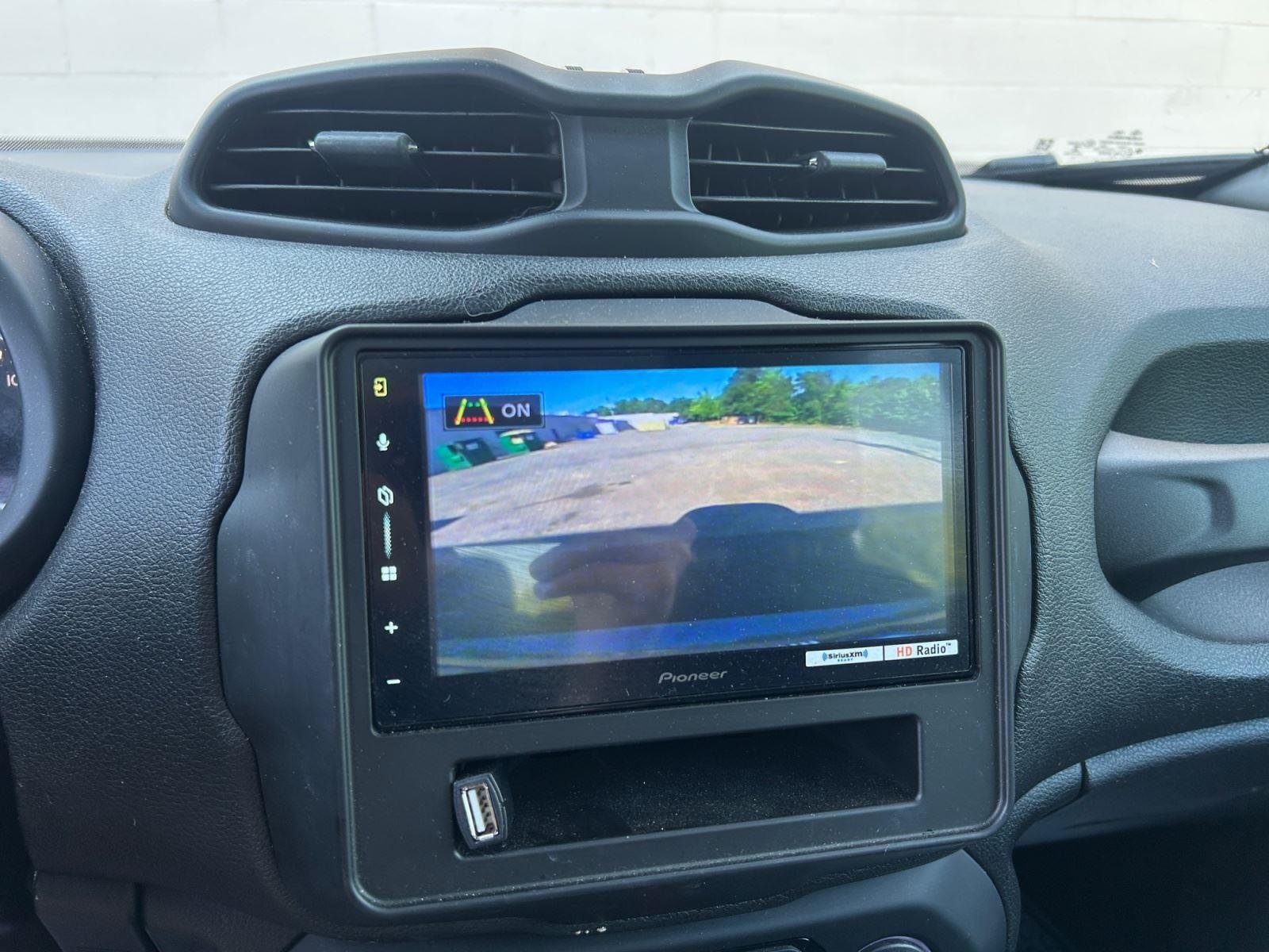 Used 2018  JEEP ALTITUDE image 19
